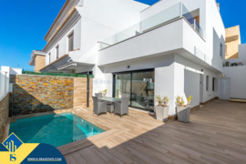 Statomi namai su privačiu baseinu, Alicante provincijoje, Orihuela Costa mieste. 4 kambariai | 133 m