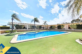 Namas su bendru baseinu, Alicante provincijoje, Orihuela Costa mieste. 3 kambariai | 65 m² | 1 kilom