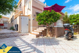Namas su bendru baseinu, Alicante provincijoje, Orihuela Costa mieste. 4 kambariai | 86 m² | 1 kilom