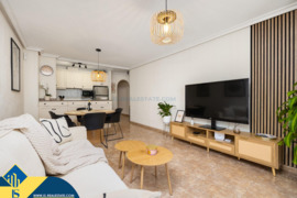 Apartamentas su bendru baseinu, Alicante provincijoje, Torrevieja mieste, Playa del Cura rajone. 2 k