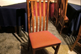 Pietų stalai ir kėdės