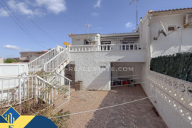 Renovuotas bungalas su terasa, Alicante provincijoje, Torrevieja mieste. 3 kambariai | 53 m² | 550 m
