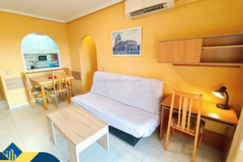 Apartamentas su bendru baseinu, Alicante provincijoje, Torrevieja mieste, Playa del Acequión rajone.