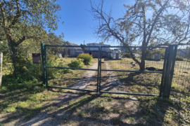 Gyvenamasis namas su 22,63 arų žemės sklypu, netoli nuo Naujosios Akmenės miesto centrinės aikštės