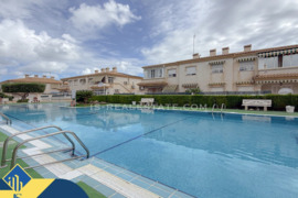 Bungalas su bendru baseinu, Alicante provincijoje, Torrevieja mieste. 3 kambariai | 57 m² | 1.2 kilo