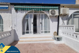 Renovuotas bungalas su terasa, Alicante provincijoje, Torrevieja mieste, El Chaparral rajone. 2 kamb