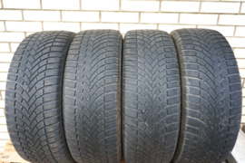 Premium segmento R-18-235/60 Bridgestone zieminiu padangu komplektas 2023-metu