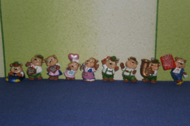 Kinder siurprizo (surprise) kolekcines figureles: meskiukai. 2 e uz vnt.