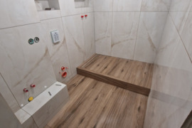 Plytelių klijavimas, dažymo, ir kiti vidaus apdailos darbai