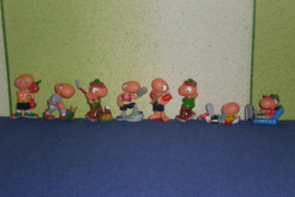 12. Kinder siurprizo kolekcines figureles sliekai 2 e uz vnt.