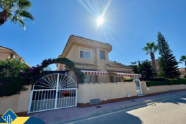 Namas su bendru baseinu, Alicante provincijoje, Torrevieja mieste, Los Balcones rajone. 4 kambariai 