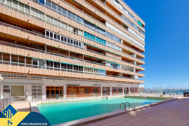 Apartamentas su bendru baseinu, Alicante provincijoje, Torrevieja mieste, Playa del Acequión rajone.
