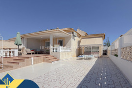 Renovuotas namas su terasa, Alicante provincijoje, Torrevieja mieste. 3 kambariai | 60 m² | 200 metr