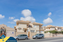 Namas su bendru baseinu, Alicante provincijoje, Orihuela Costa mieste. 4 kambariai | 95 m² | 1 kilom