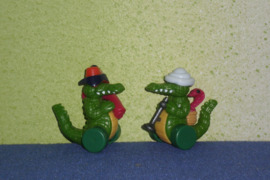 62. Kinder siurprizo kolekcines figureles krokodilai ant ratuku 2 e uz vnt.