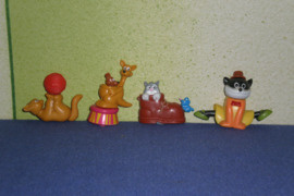 66. Kinder siurprizo kolekcines figureles kates ant ratuku 1 e uz vnt.