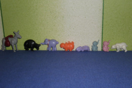 72. Kinder siurprizo kolekcines figureles mazi zveriukai 1 e uz vnt.