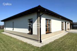 Namas Šiaulių r. sav., Dainos