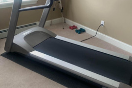 Bėgimo takelis Precor 9.27