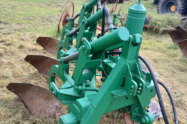 Mtz, Plūgai