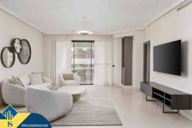 Renovuotas apartamentas su terasa, Malaga provincijoje, Marbella mieste, Puerto Banús rajone. 3 kamb