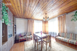 Nuostabioje vietoje Nemenčinės miestelyje parduodamas medinis namas su beveik 9 arų sklypu