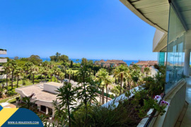 Apartamentas su bendru baseinu, Malaga provincijoje, Marbella mieste, Puerto Banús rajone. 4 kambari