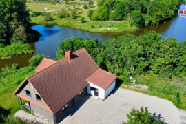 -LABAI KOKYBIŠKAS, STATYTAS SAU, VIENO AUKŠTO NAMAS SU MANSARDA IR TERASA.