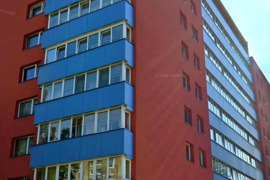  1 k. butas Debreceno g. su balkonu, renovuotas namas, renovacija išmokėta.