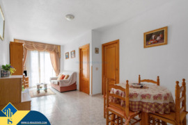 Apartamentas su terasa, Alicante provincijoje, Torrevieja mieste. 3 kambariai | 61 m² | 300 metrų ik