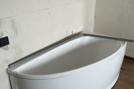 Vonia Ravak su karnizo laikikliu