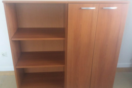 Tvarkingos spintelės. Tinka susidėti audio aparatūrai. Vienos dalies matmenys: aukštis 1,13 m, ploti