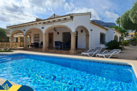 Vila su privačiu baseinu, Alicante provincijoje, Calpe mieste. 4 kambariai | 250 m² | 1 kilometras i