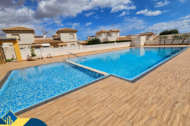 Namas su bendru baseinu, Alicante provincijoje, Torrevieja mieste, Los Balcones rajone. 4 kambariai 