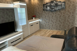 PARDUODAMAS TRIJŲ KAMBARIŲ BUTAS MAŽEIKIUOSE