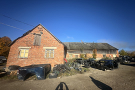 Patalpos su erdviu žemės sklypu