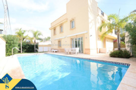 Vila su privačiu baseinu, Alicante provincijoje, Orihuela Costa mieste. 5 kambariai | 222 m² | 400 m