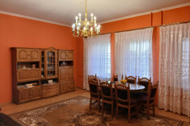 ERDVUS SENOVINIS BUTAS PRIE ROTUŠĖS a., VIDINIS KIEMAS- RAMI VIETA