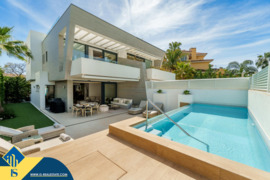 Namas su privačiu baseinu, Malaga provincijoje, Marbella mieste, Puerto Banús rajone. 6 kambariai | 