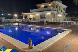 Vila su privačiu baseinu, Alicante provincijoje, Torrevieja mieste, Los Balcones rajone. 7 kambariai