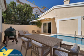 Renovuotas namas su privačiu baseinu, Malaga provincijoje, Marbella mieste, Nueva Andalucia rajone. 