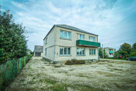 Šaukavos k. parduodamas erdvus, mūrinis namas, 3km. iki Ukmergės miesto