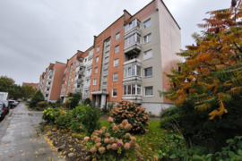 Parduodamas 3 kamb. butas su holu Nidos g., 76.99 kv.m., 5/1a. Namas blokinis, 