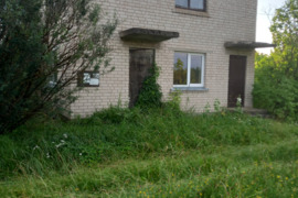 Šimonių girioje 3-jų butų namas netoli Šventosios upės