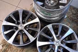 Parduodami HONDA R17 ratlankiai 4 vnt. 