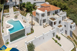 Vila su privačiu baseinu, Malaga provincijoje, Marbella mieste, Nueva Andalucia rajone. 6 kambariai 