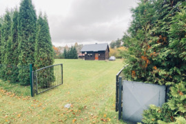 Mažeikių r. Sedos mieste P. Plechavičiaus g. 12, parduodamas įrengtas rąstinis gyvenamas namas su 0,