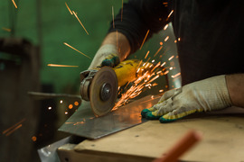 Metalo šlifuotojas(-a)-poliruotojas(-a)