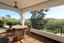 Atnaujinti dviejų aukštų apartamentai