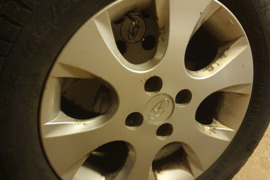 Originalus Hyundai i20 ratlankiai su žieminėmis padangomis R15 . 4vnt